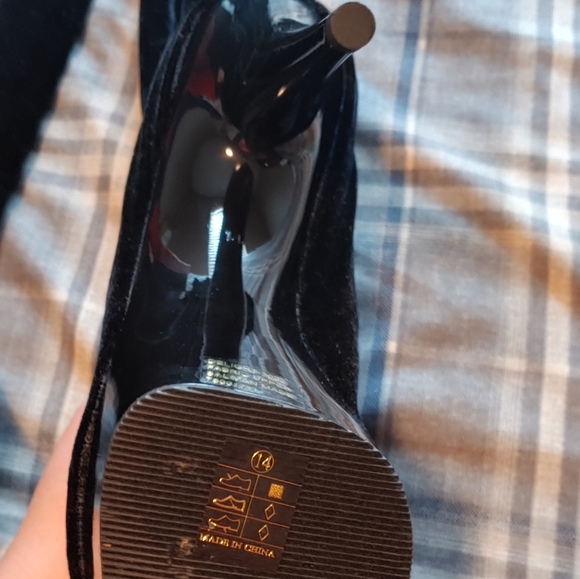 Women's size 14 thigh high boots - Picture 2 of 4